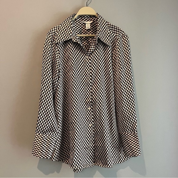 H&M Tops - H&M long sleeve button up pattern blouse women’s size medium